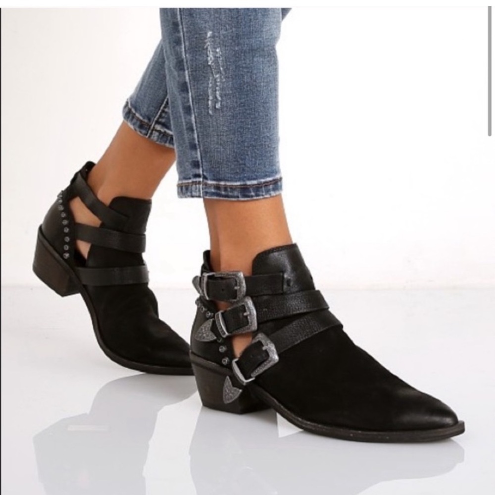 Dolce Vita Spur Cutout Studded Nubuck Black Leather Ankle Booties Sz 8.5